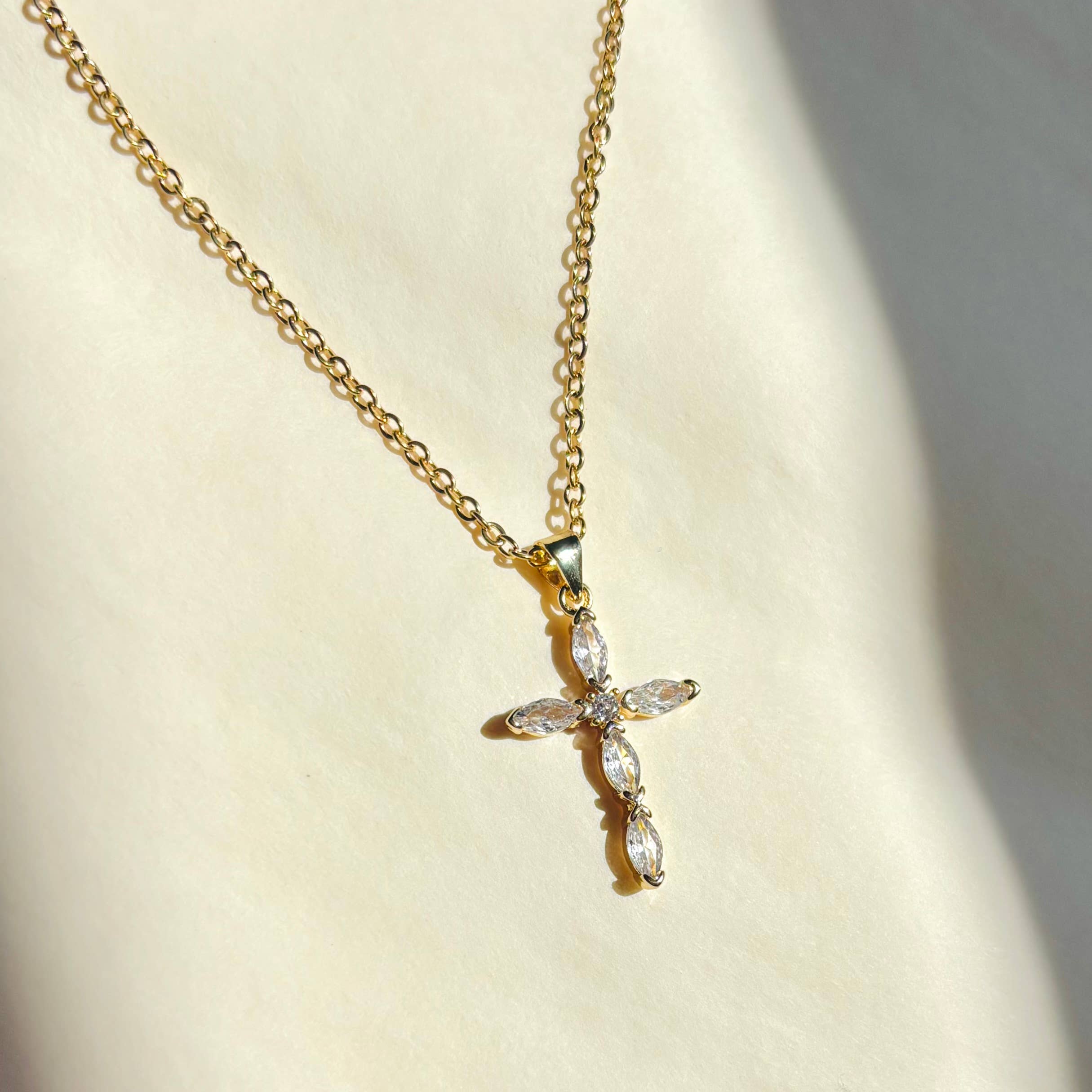 STATEMENT CRYSTAL CROSS NECKLACE | diamond cross necklace