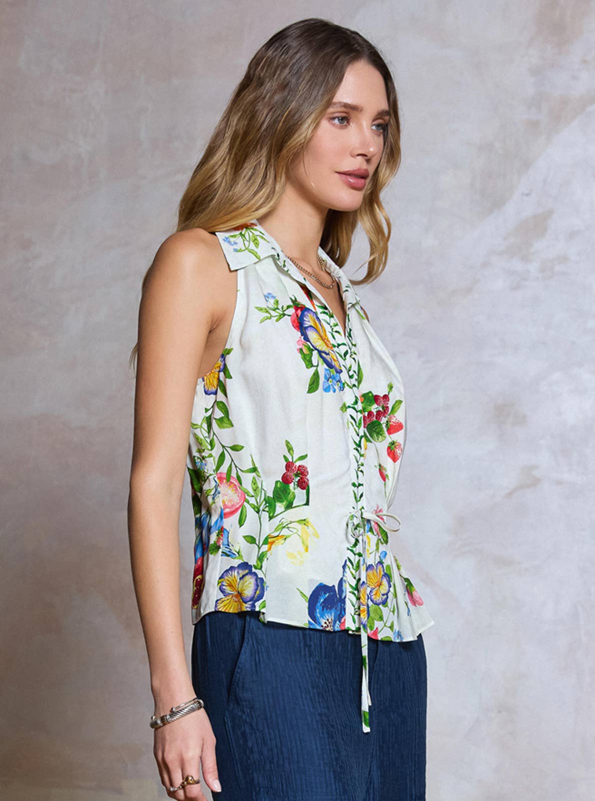Floral Printed Halter-Neck Sleeveless Blouse