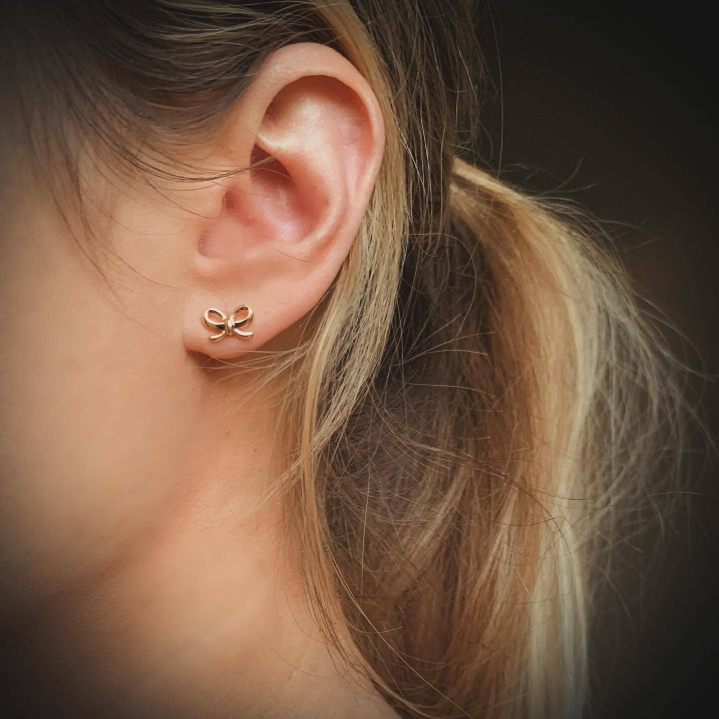 BOW STUDS | 18k gold | dainty stud earrings
