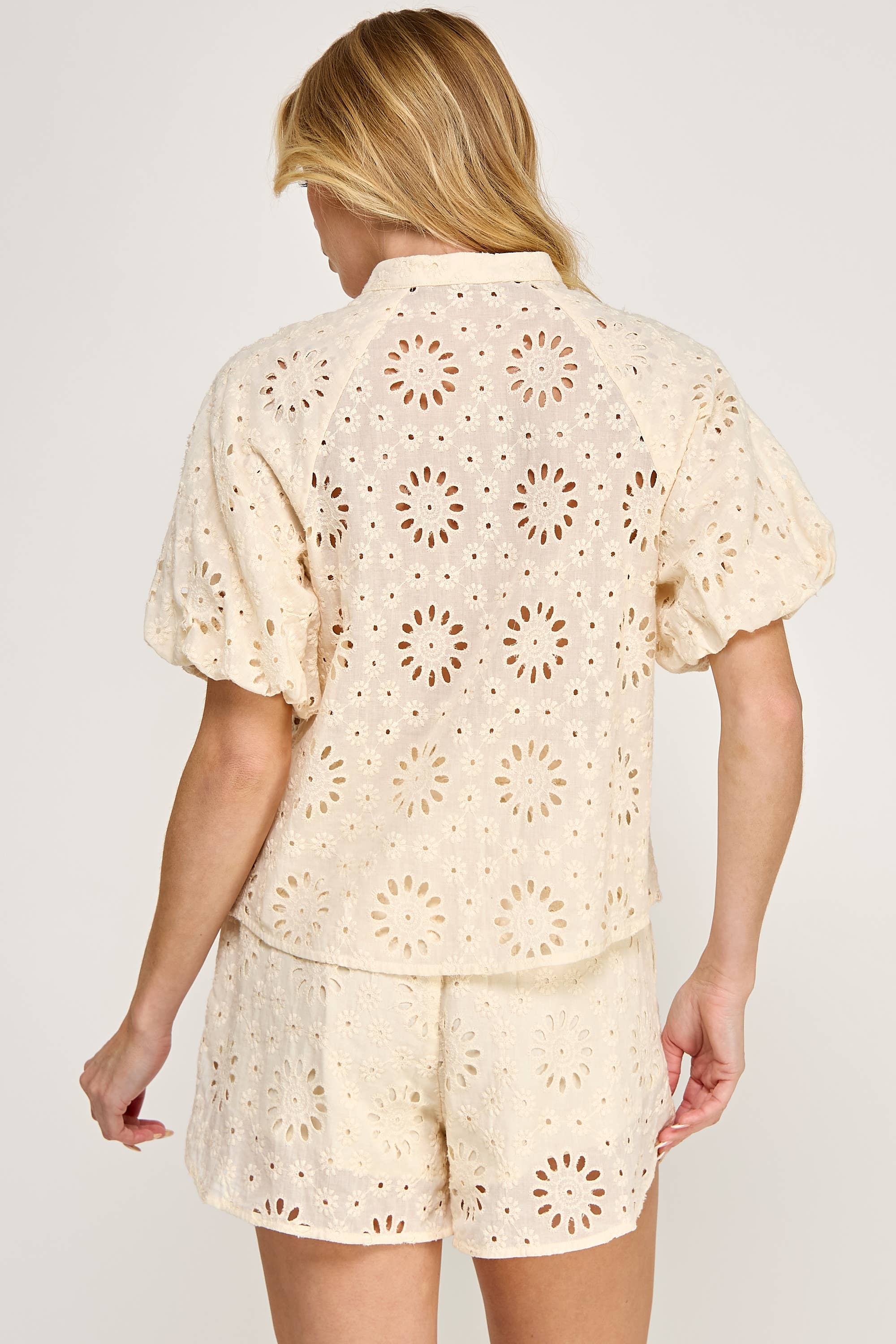 EYELET SHORT SLEEVE BLOUSE