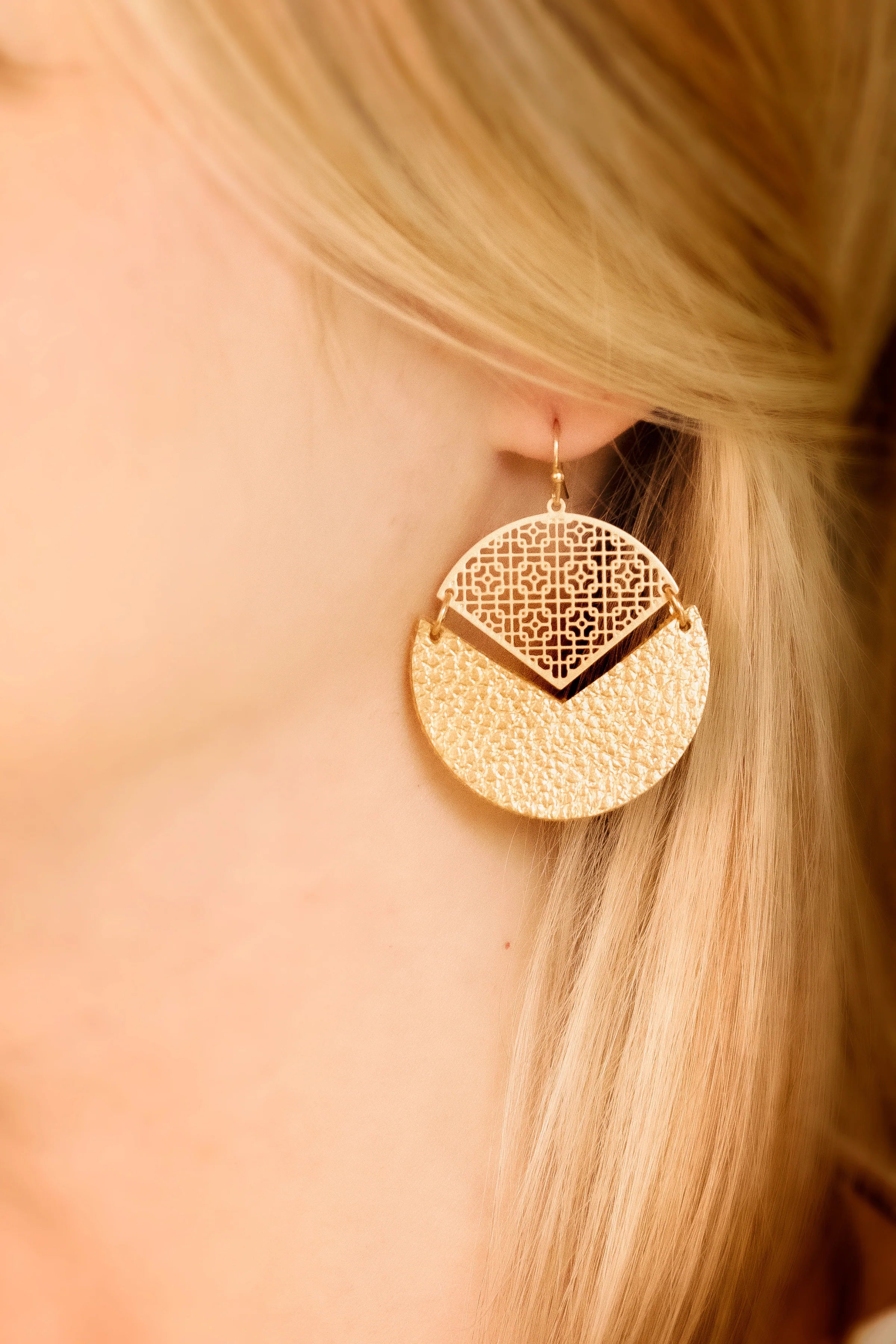 Circle Filigree Earrings - Gold