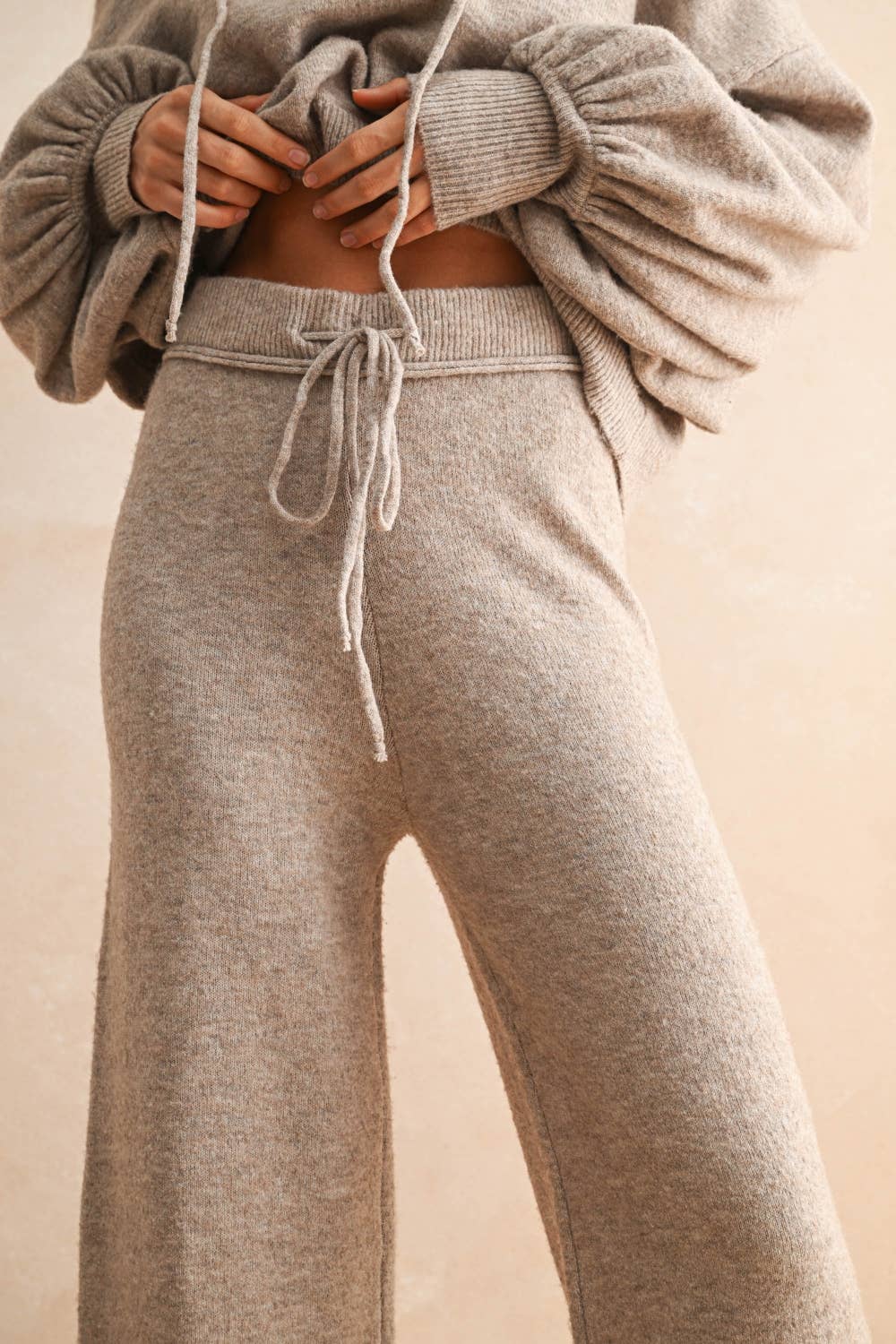 TWO TONE RIBBED WAIST BAND SWEATER PANTS