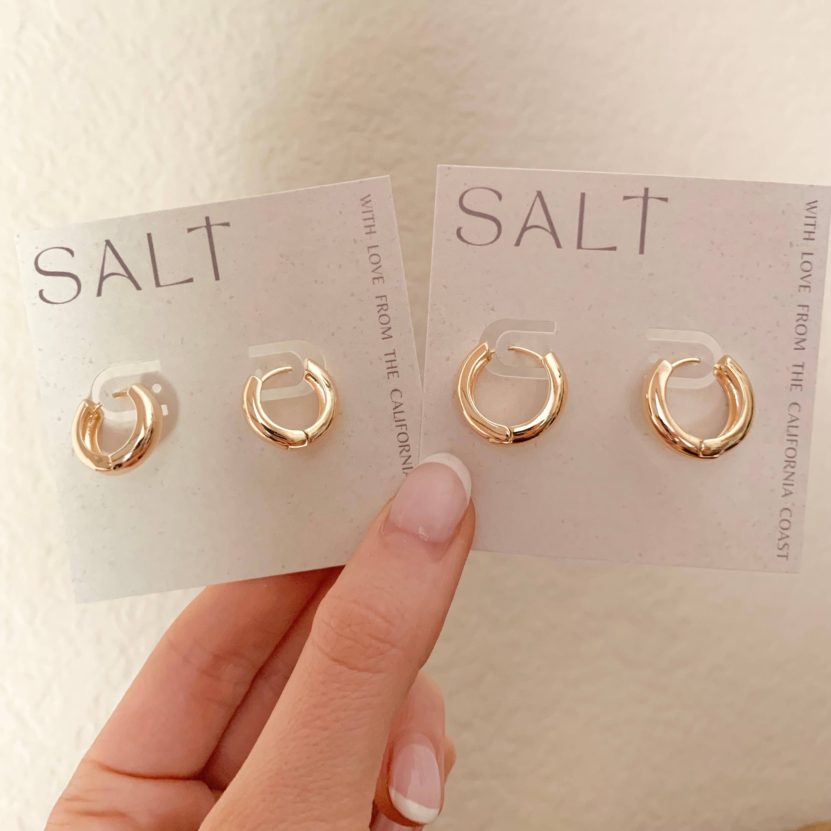 CHUBBIE HOOPS | gold | everyday hoop earrings | clasp hoops