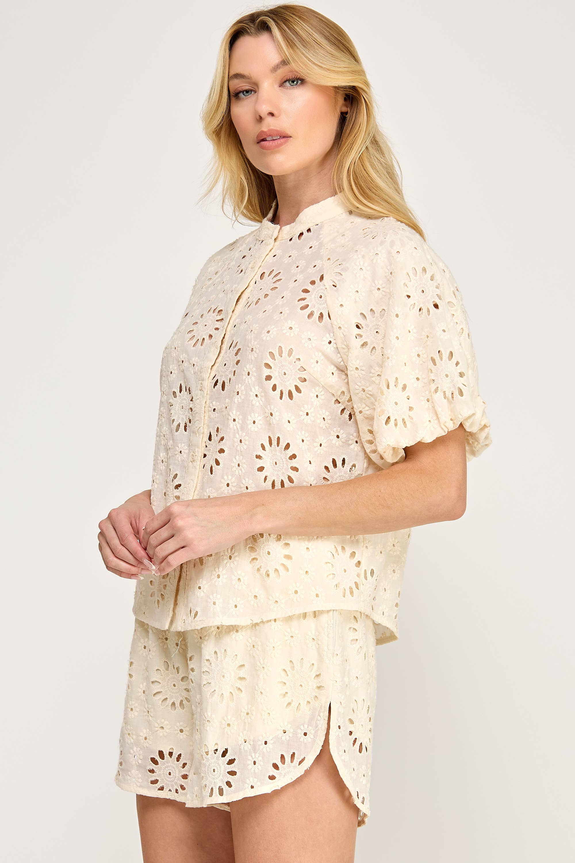 EYELET SHORT SLEEVE BLOUSE
