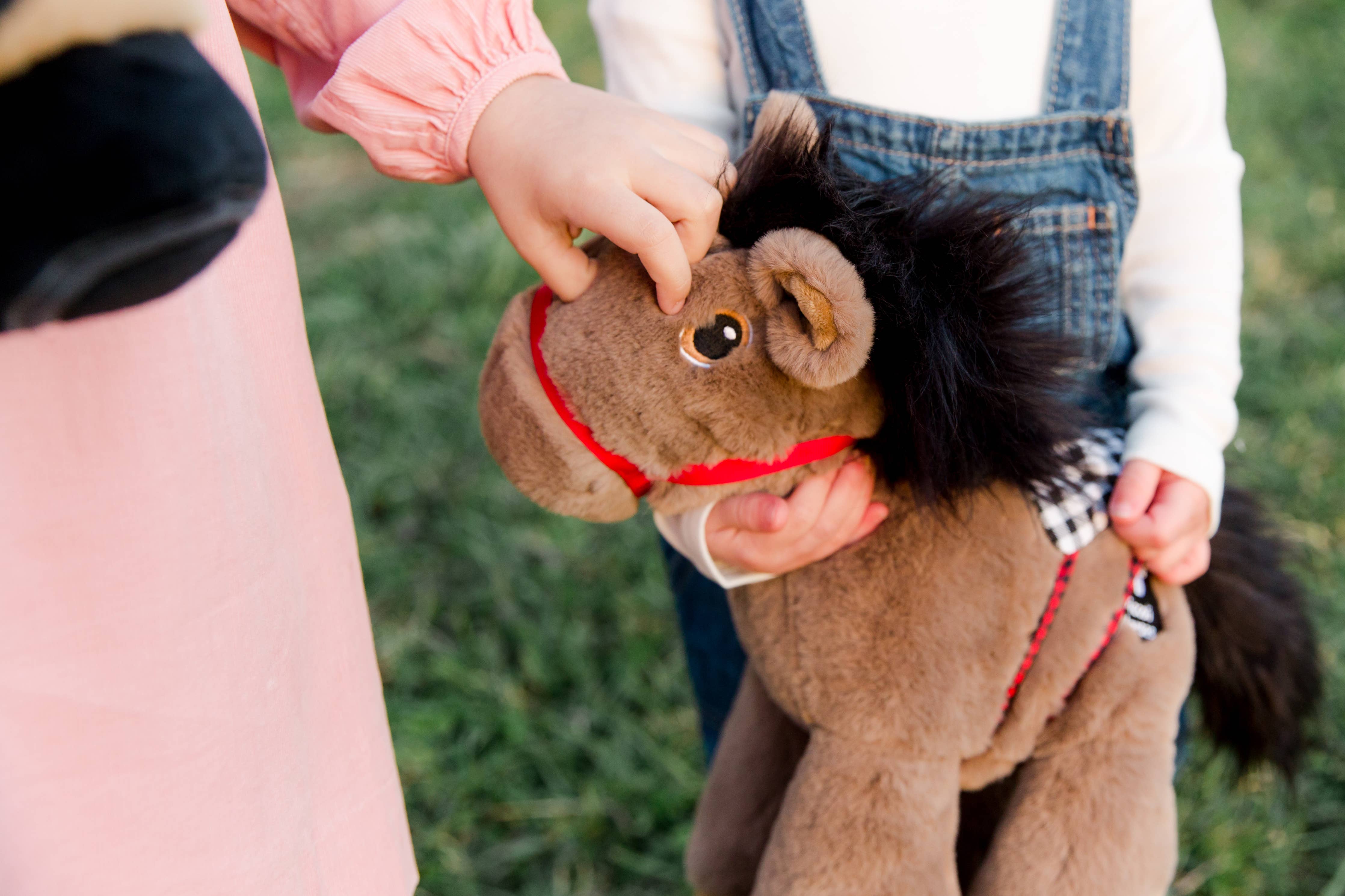 WESTERN CLASSIC PLUSH HORSE