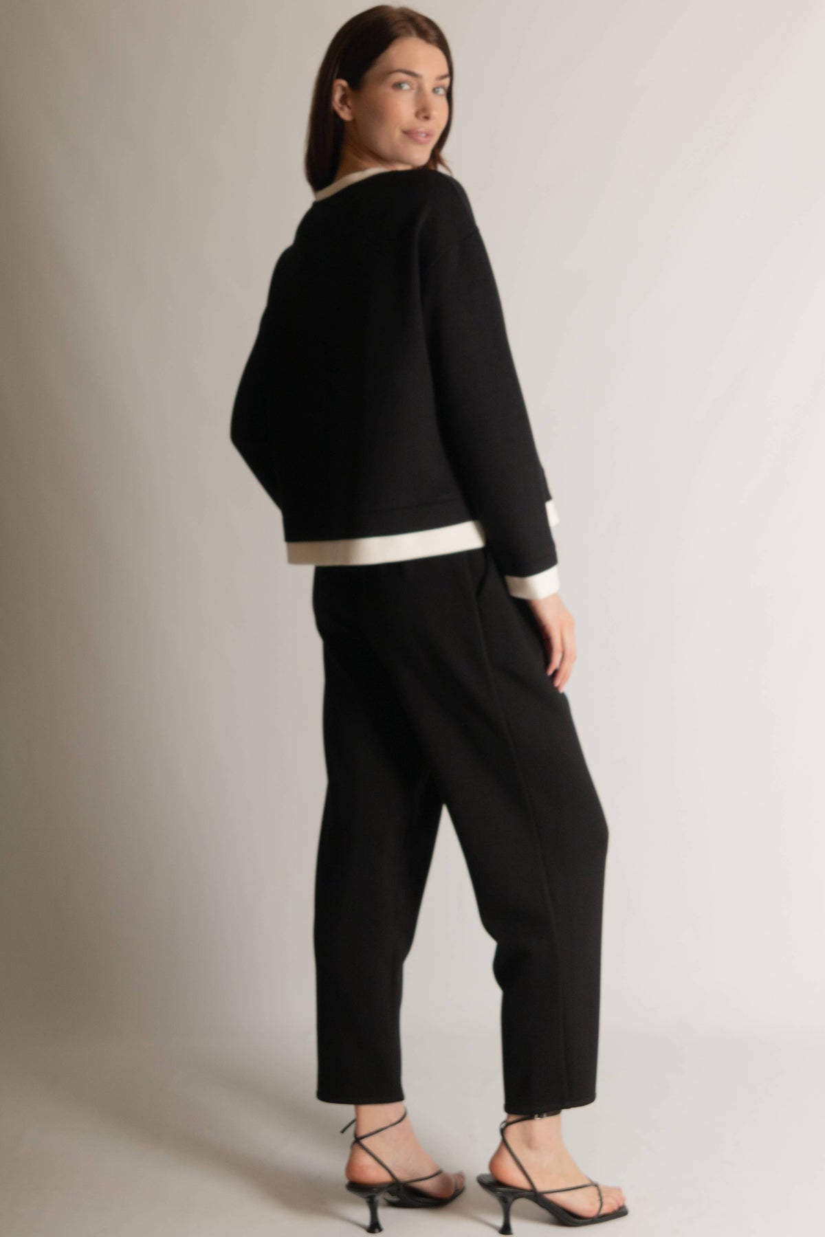 P. CILL Butter Modal Contrast Border Top