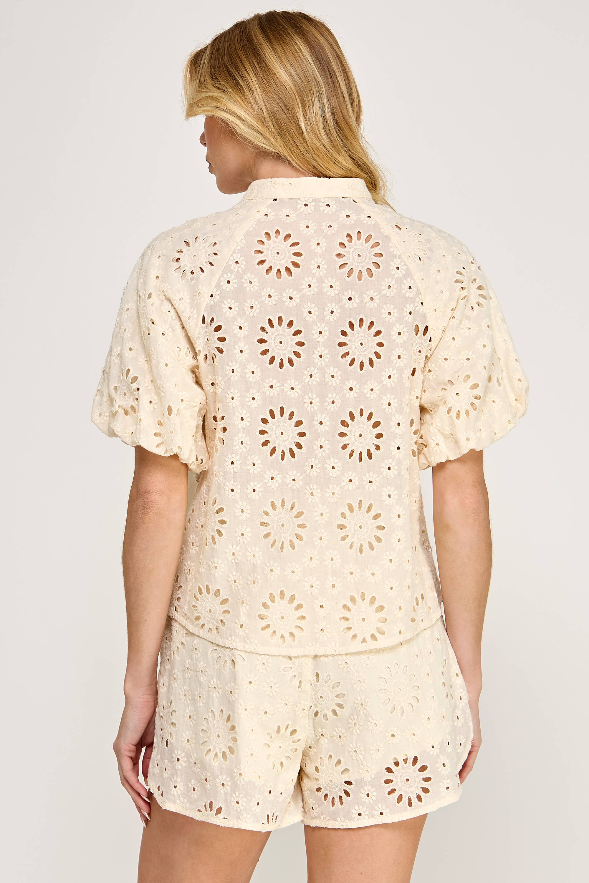 EYELET SHORT SLEEVE BLOUSE