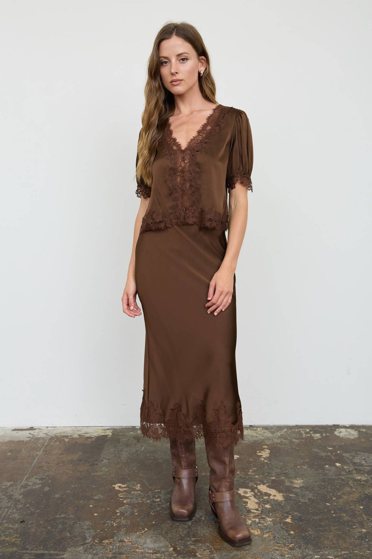 SATIN LACE HEM SLIP-ON PENCIL SKIRT