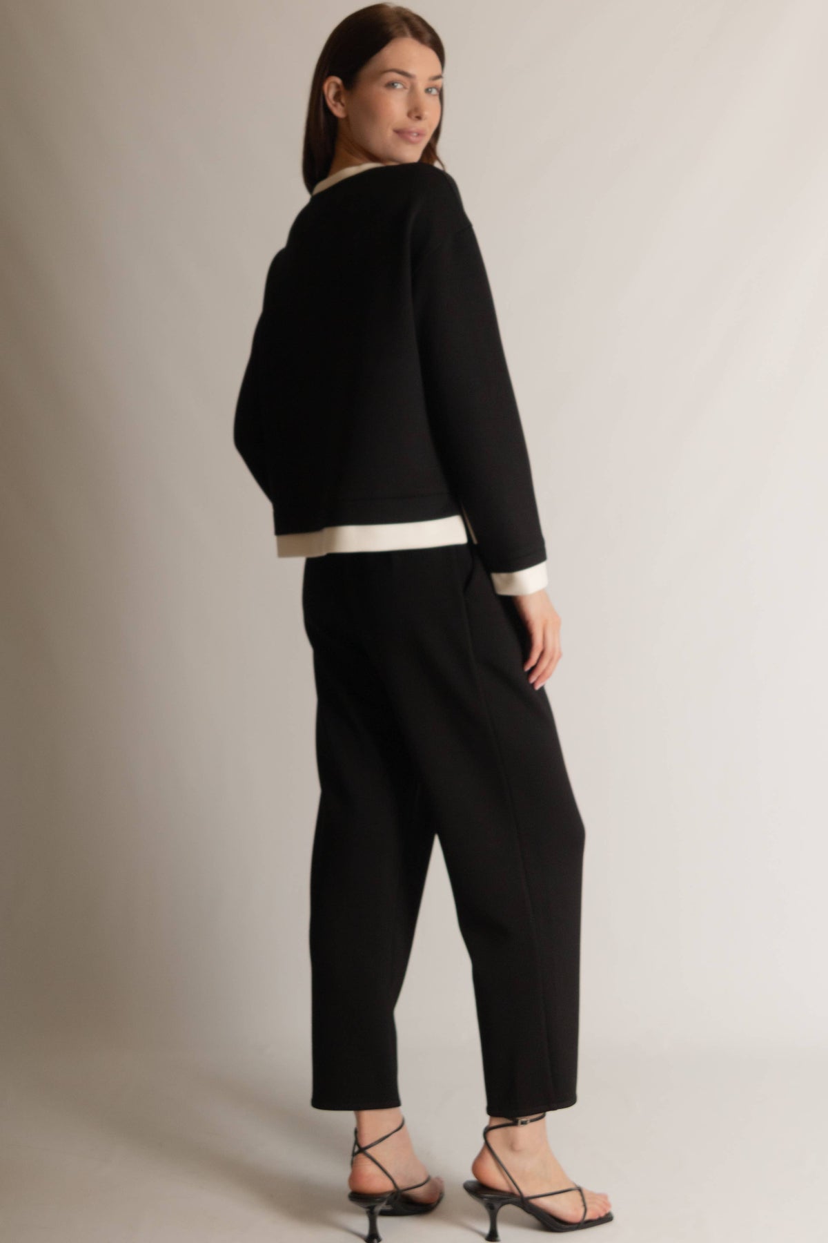 P. CILL Butter Modal Contrast Border Top