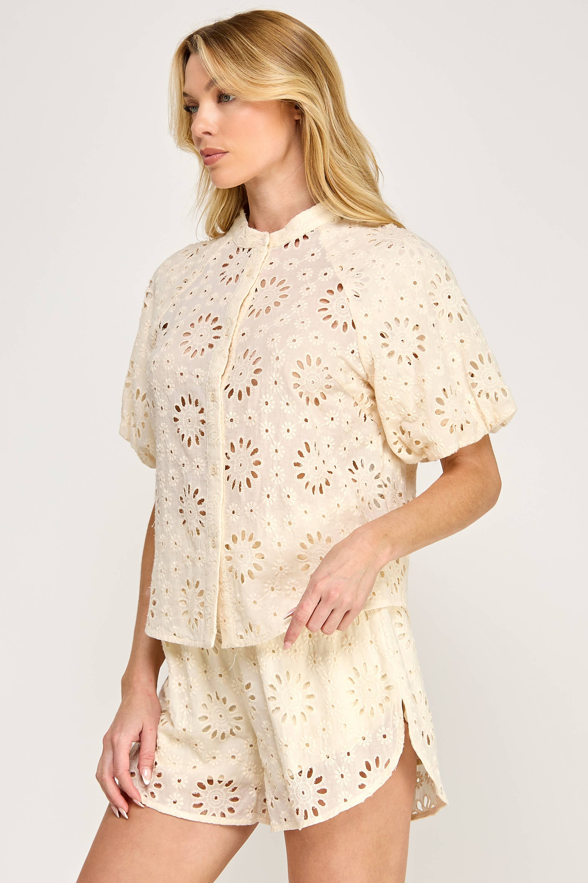 EYELET SHORT SLEEVE BLOUSE