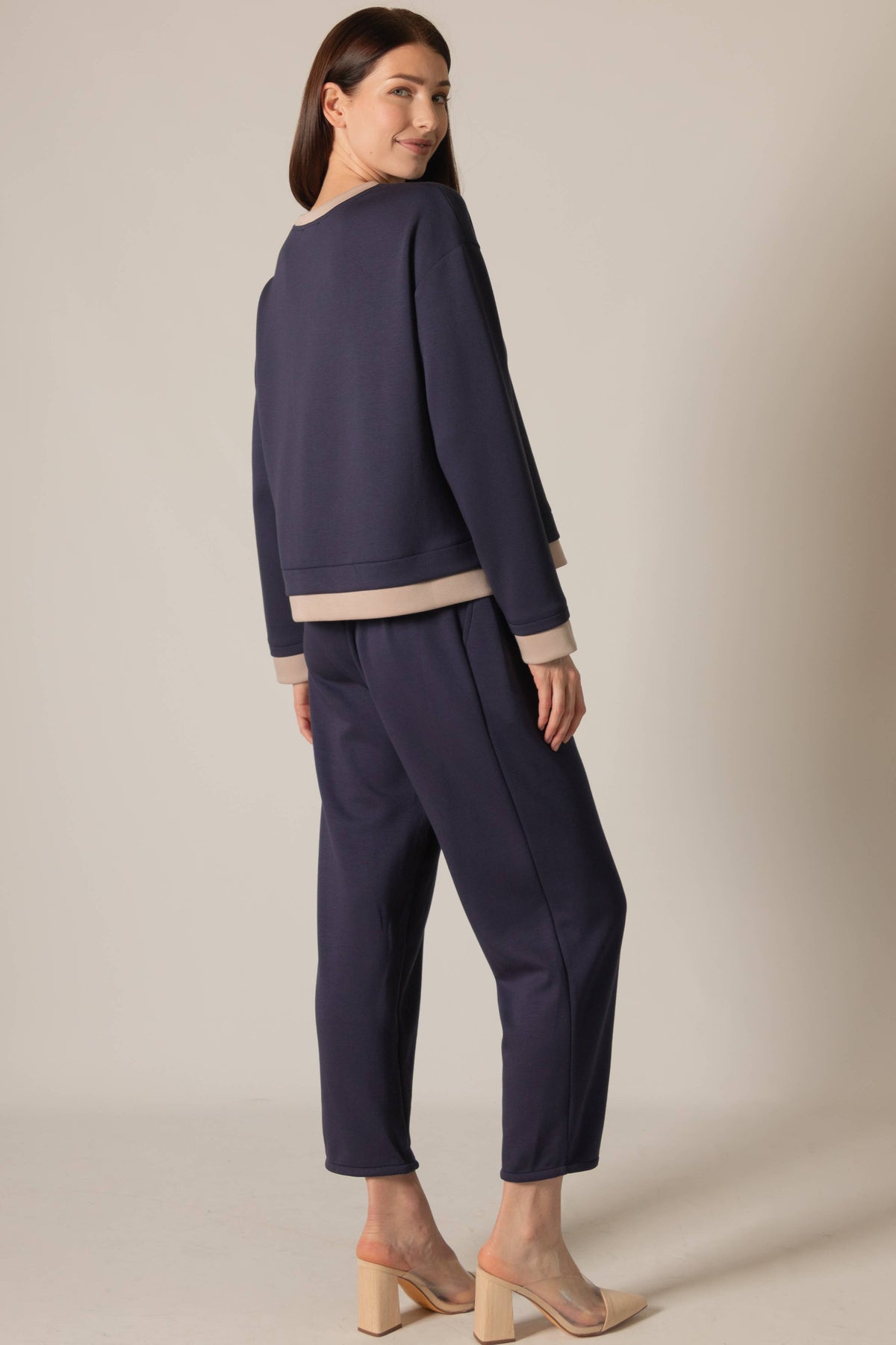 P. CILL Butter Modal Contrast Border Top